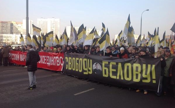 Во главе 10-ти тысячного Русского Марша в Москве пронесли баннер в поддержку Белова